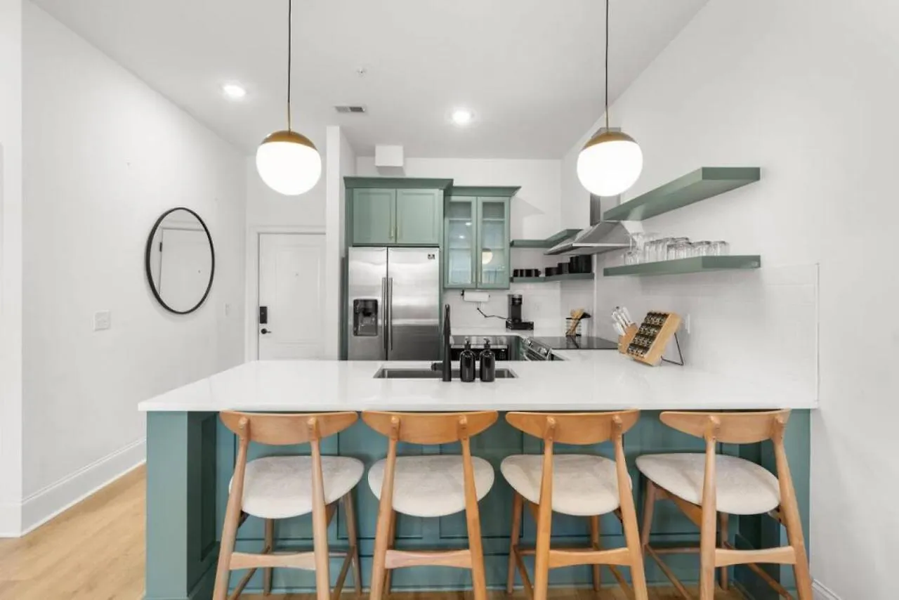 Chic And Cozy Designer Condo 3 Miles To Downtown Nashville