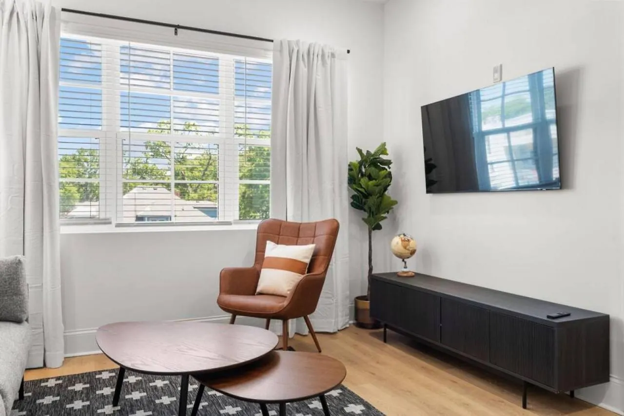 Chic And Cozy Designer Condo 3 Miles To Downtown Nashville Apartment