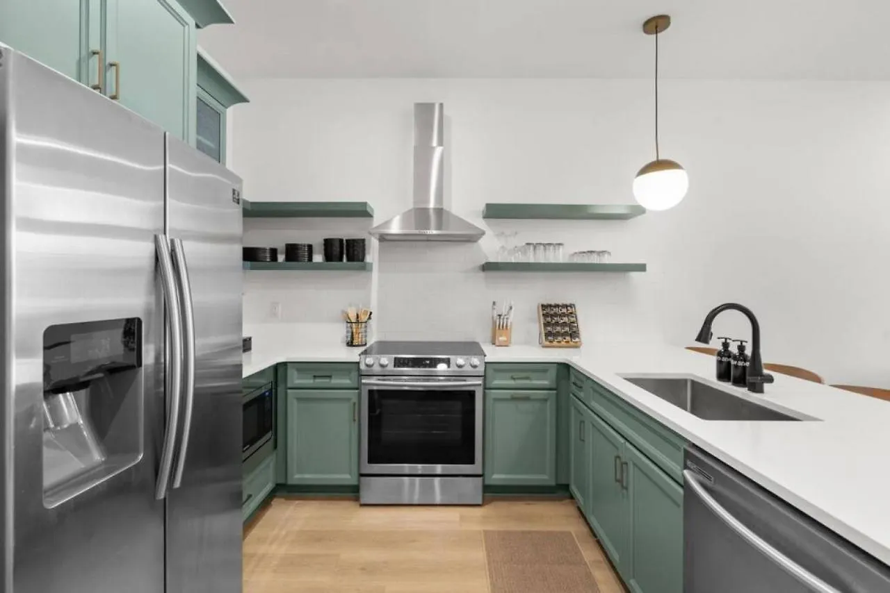 Chic And Cozy Designer Condo 3 Miles To Downtown Nashville 0*,  United States
