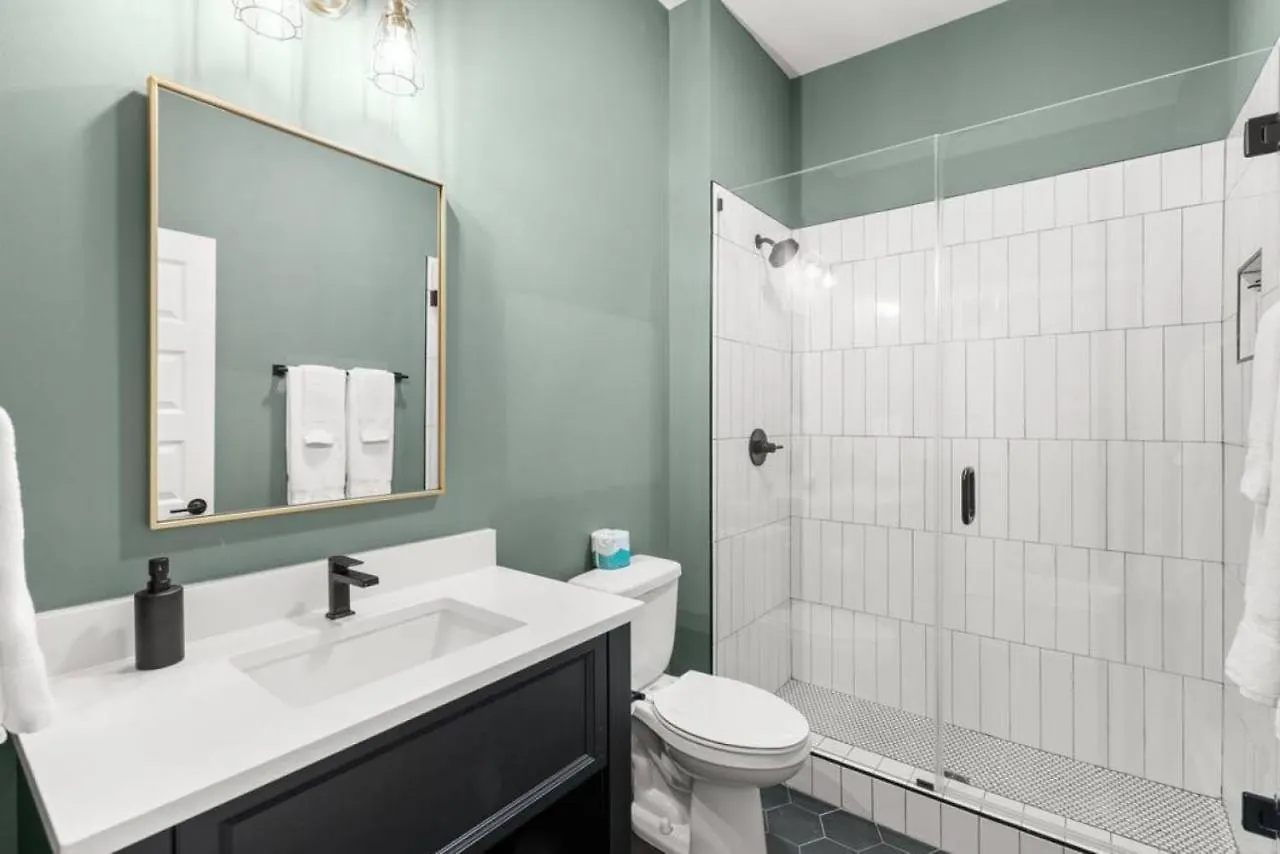Chic And Cozy Designer Condo 3 Miles To Downtown Nashville