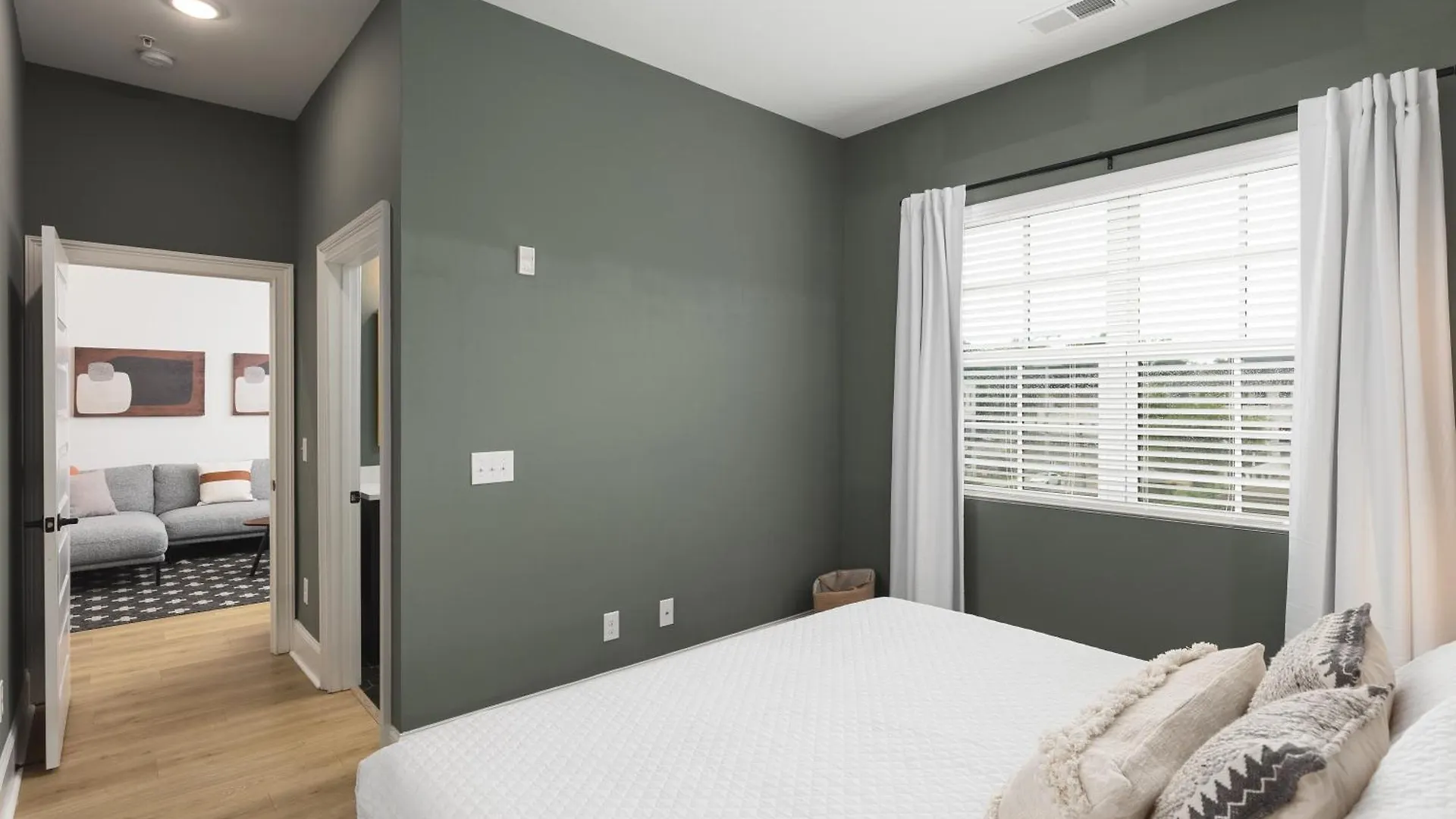 Apartment Chic And Cozy Designer Condo 3 Miles To Downtown Nashville United States