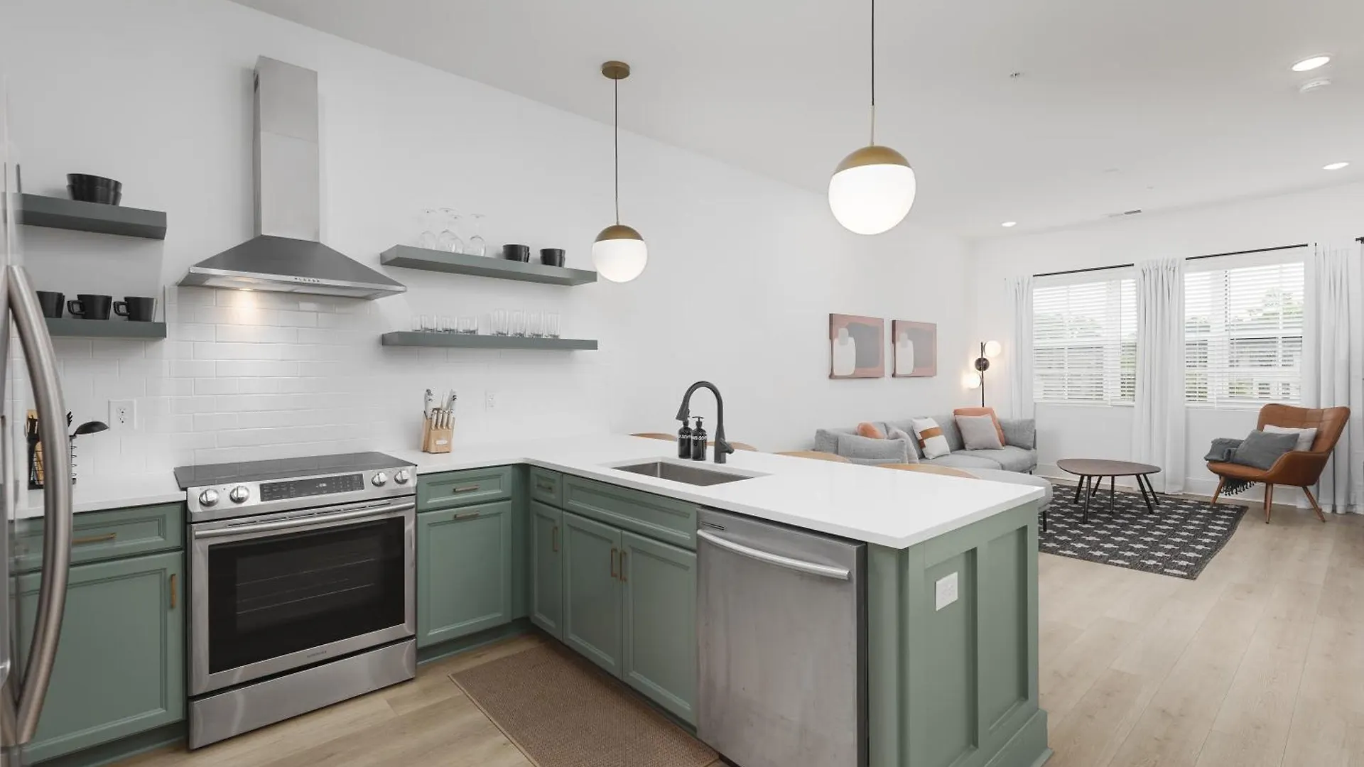 Chic And Cozy Designer Condo 3 Miles To Downtown contacts