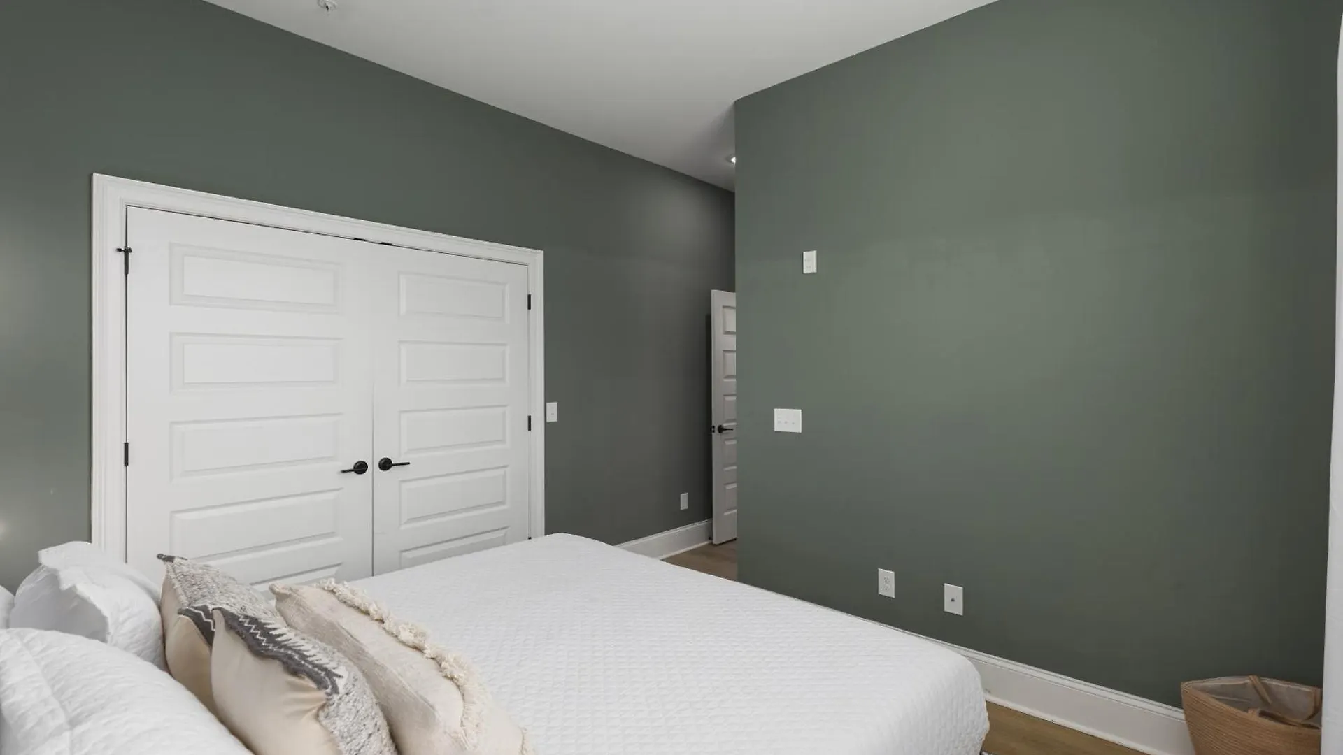 Chic And Cozy Designer Condo 3 Miles To Downtown Nashville United States