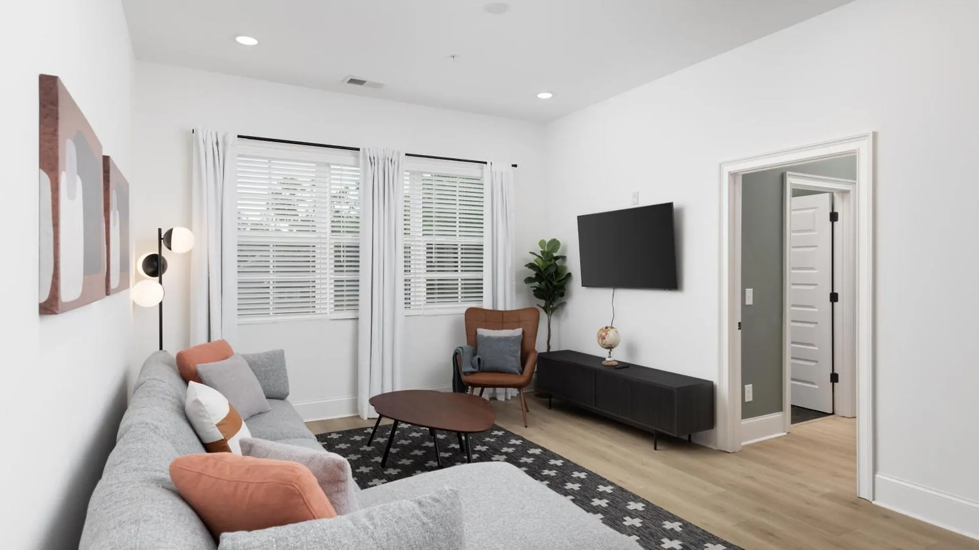 Chic And Cozy Designer Condo 3 Miles To Downtown Nashville Apartment